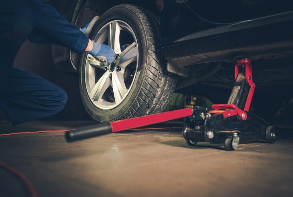 tire-rotation-1-1-scaled-1-1024x689-1 تعویض لاستیک